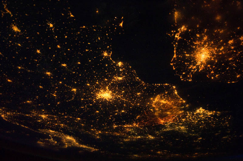 Северо-западная Европа ночью из космоса