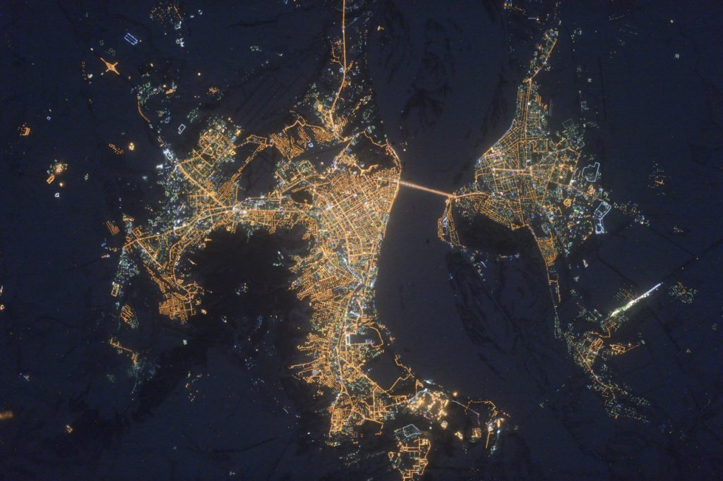 Фото ночного Саратова из космоса