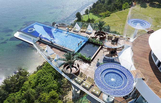Sun Cruise Resort Infinity Pool