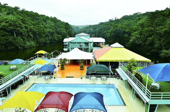 Amazon Jungle Palace - плавучий отель класса люкс на реке Амазонка